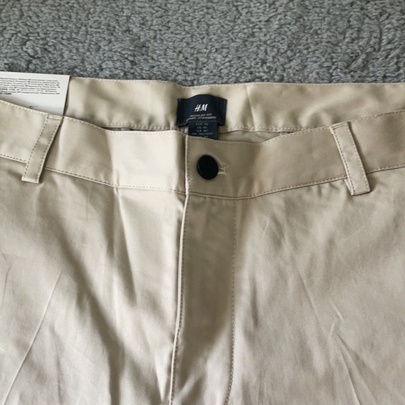 H&M Regular Fit Chino min- length Shorts size 40 - Picture 2 of 4